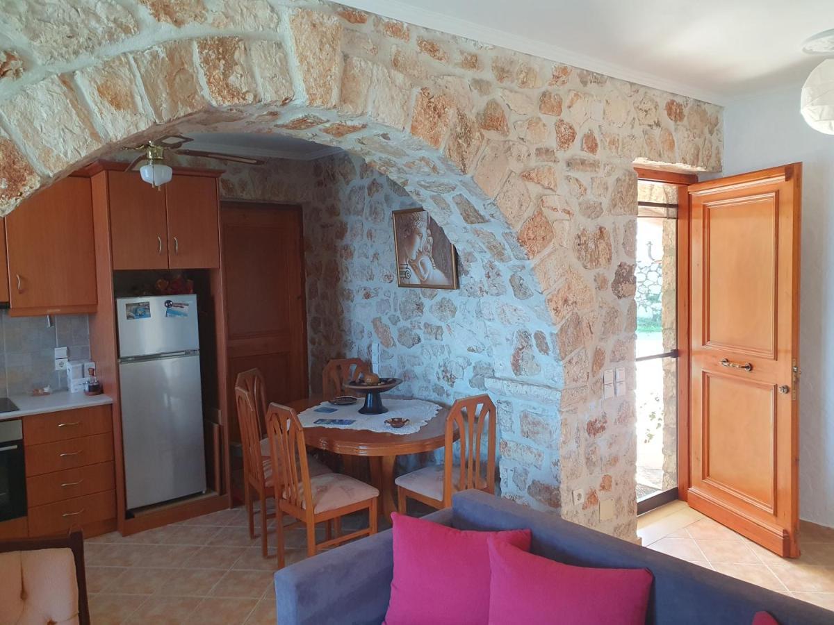 Nireas : Stone Villa Orthoniai Екстер'єр фото