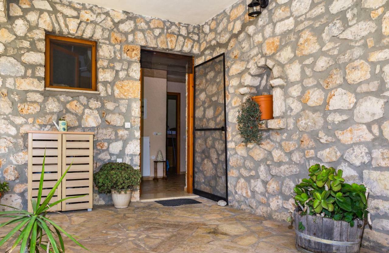 Nireas : Stone Villa Orthoniai Екстер'єр фото