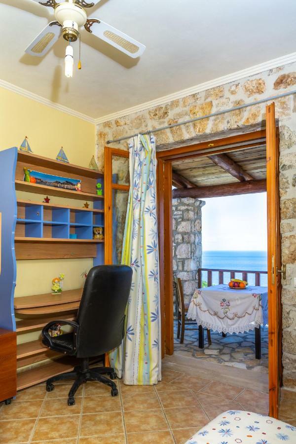 Nireas : Stone Villa Orthoniai Екстер'єр фото